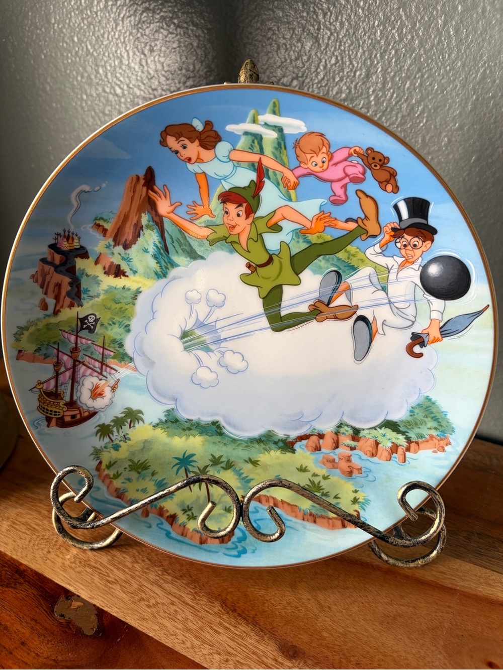 Disney Collection Peter Pan Flying Adventure Decorative Plate
Limited Edition